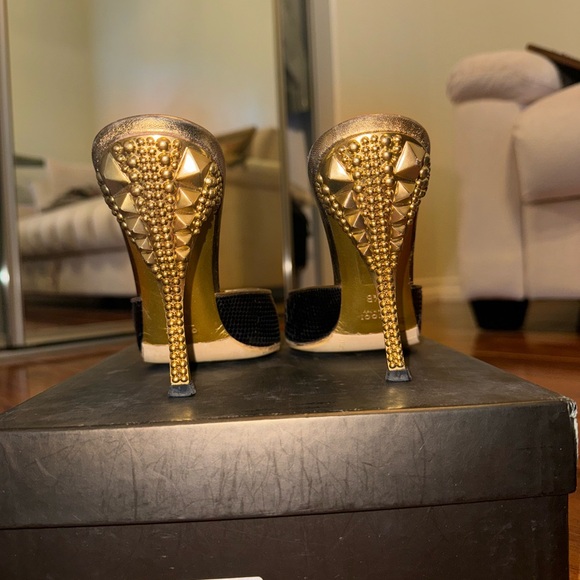 Gucci Studded Black and Gold Peep Toe Heels — Tom Ford Farewell Collection - Picture 3 of 4